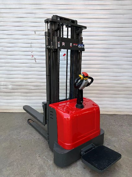 1.5 Ton Electric Stand-on Stac – Electric Forklift Bewertung und Preis