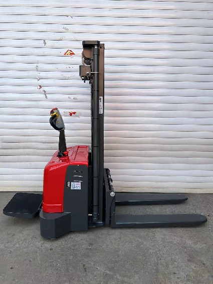 1.5 Ton Electric Stand-on Stac – Electric Forklift Bewertung und Preis
